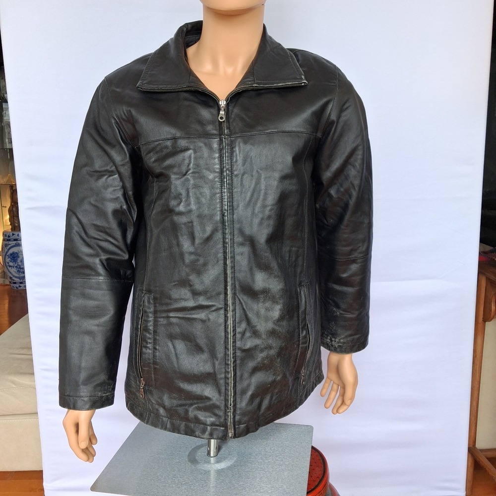 Danier Men's Leather Black jacket with a front zipper size: Small, Regular Fit
